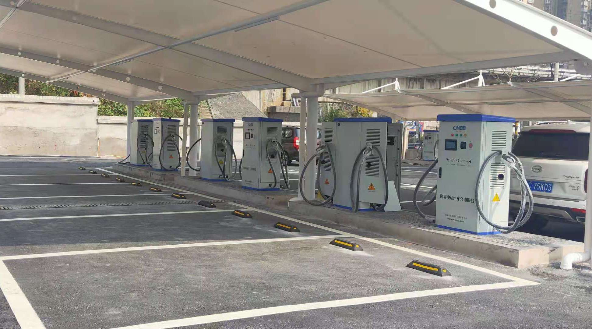 电动汽车充电桩既要加快建设更要加强管理